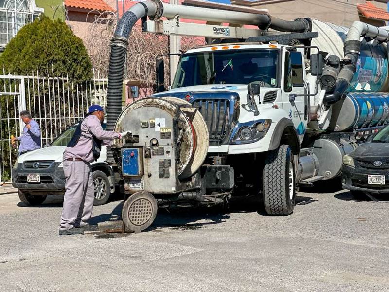 Realiza JMAS limpieza de drenaje en La Floresta tras lluvias