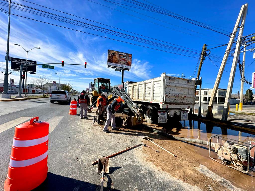 Repara JMAS fuga de agua en Tecnológico y Simona Barba.