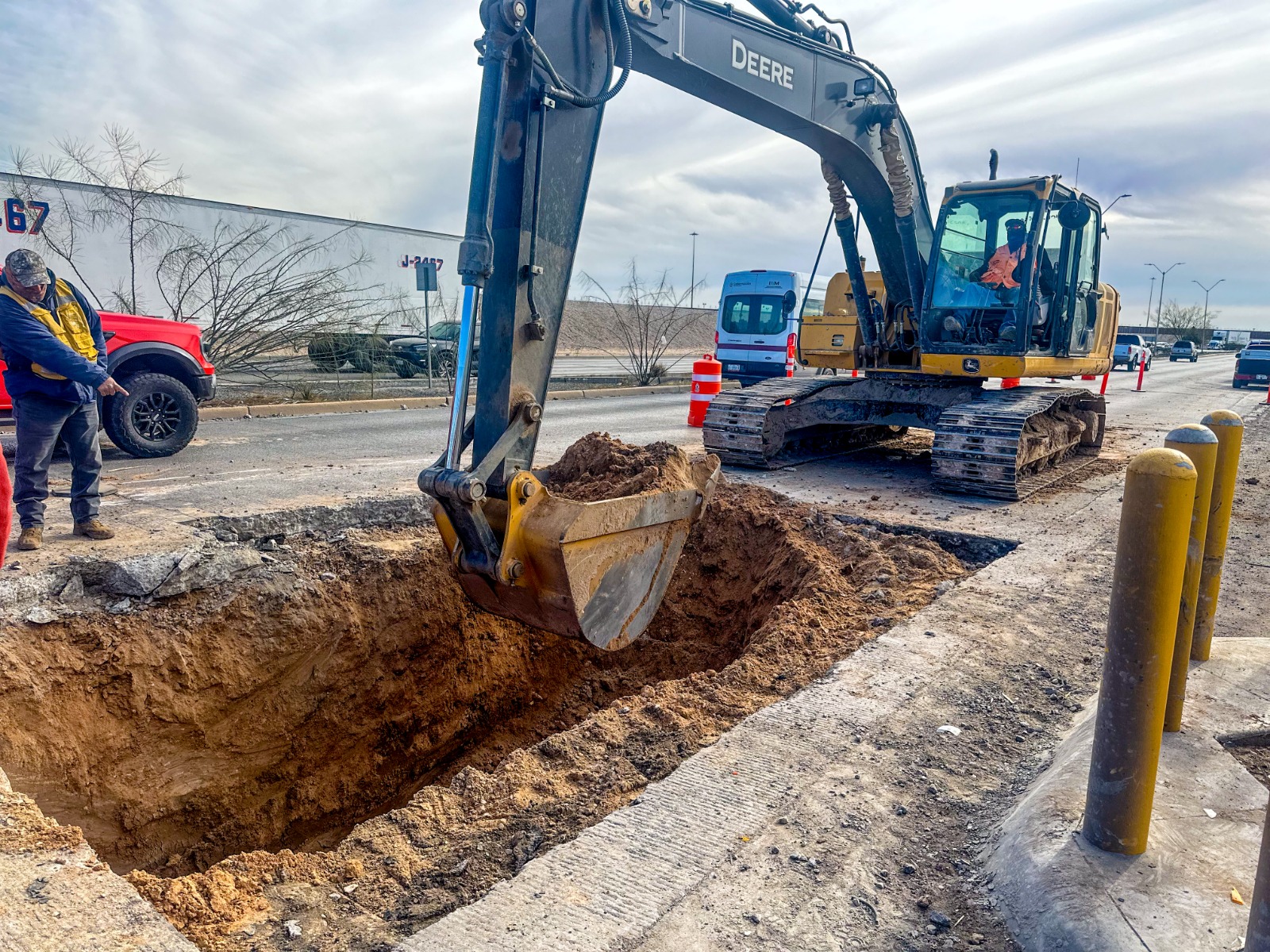 Atiende JMAS hundimiento en Boulevard Juan Pablo Segundo.