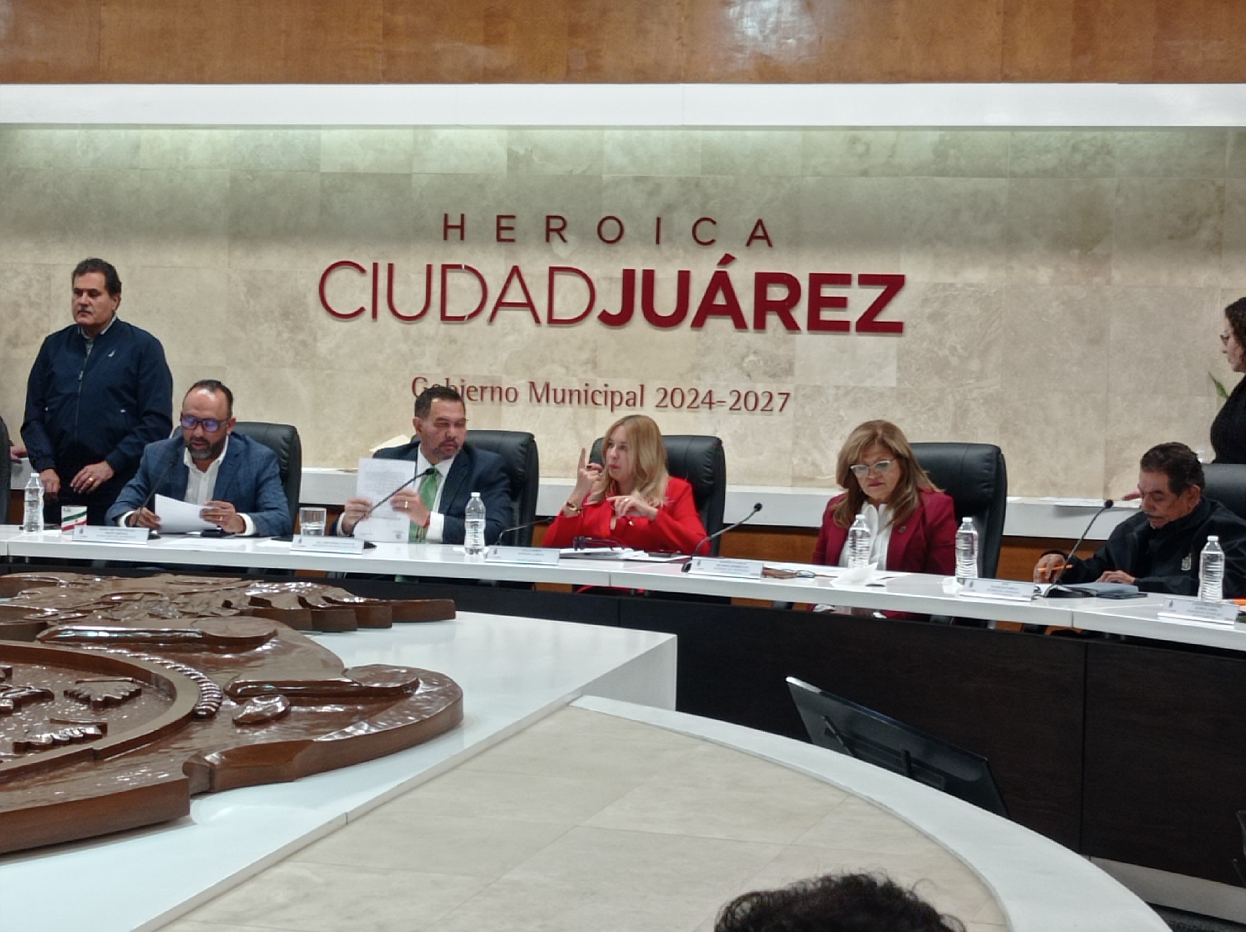 Logran homologación de salarios para bomberos.