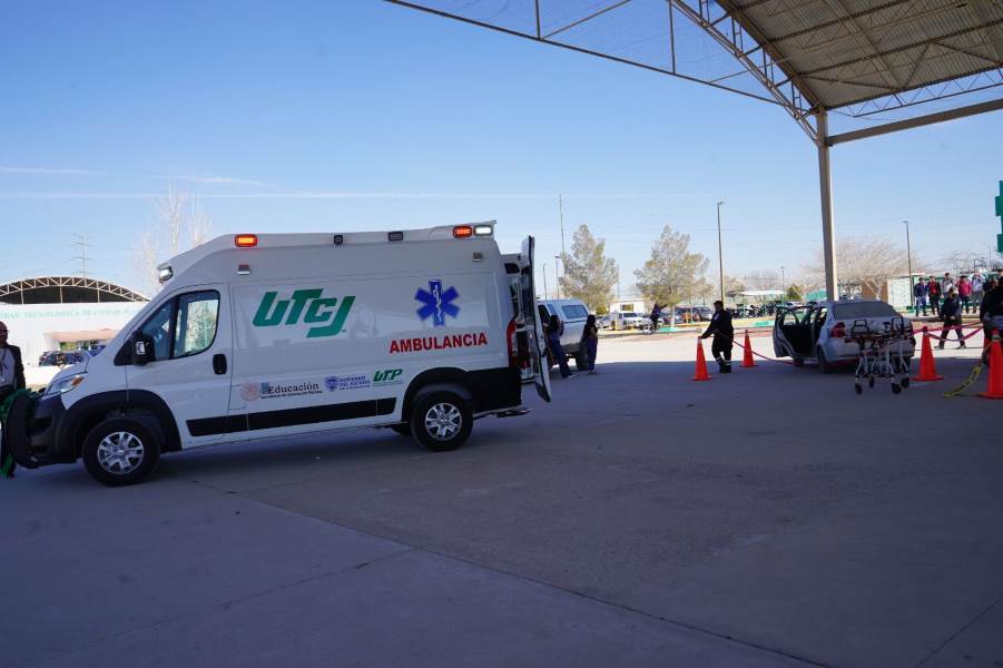 UTCJ incorpora ambulancia para prácticas de estudiantes y atención a la comunidad