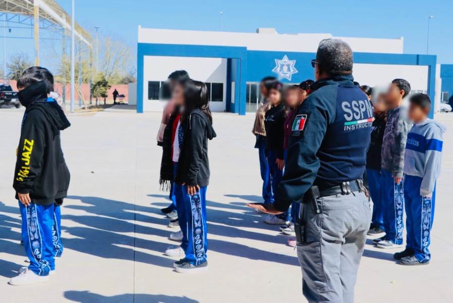 Realizan “Cadete por un día” para acercar jóvenes a la policía