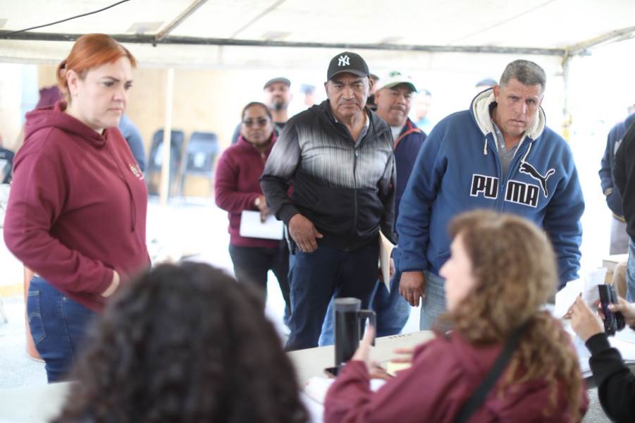 Municipio entrega apoyo económico a ex trabajadores de maquiladoras