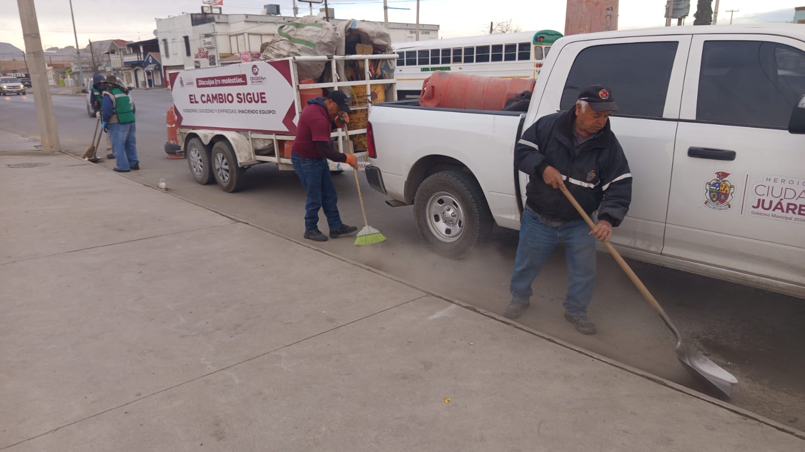 Refuerzan atención a camellones durante el fin de semana.