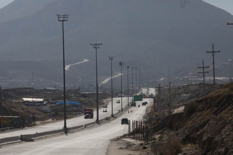 Obras Públicas reporta 70% de avance en instalación de luminarias del Camino Real