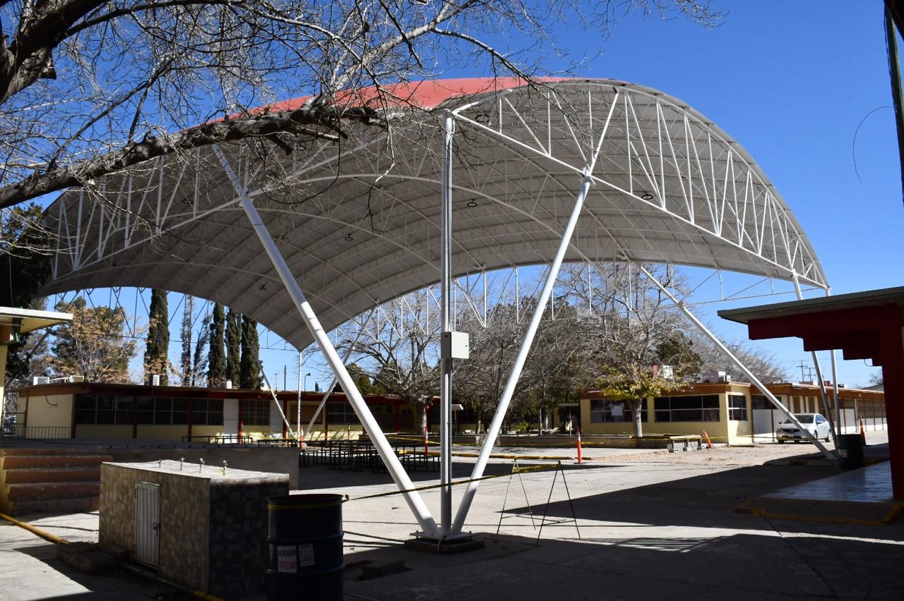 Construyen domo en la Secundaria Federal 6.