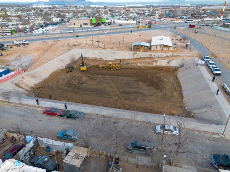 JMAS realiza limpieza de dique y bacheo en Parajes de San José