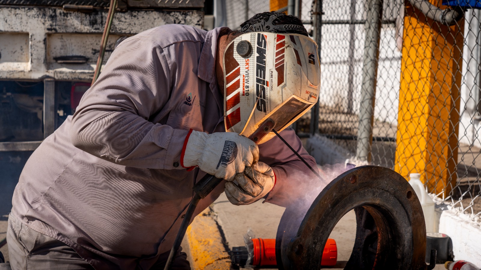 Repara JMAS sistema de rebombeo para solucionar brotes de agua residual.