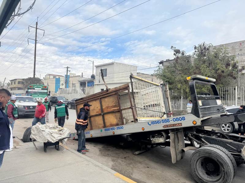 Gobierno Municipal realiza operativo de reordenamiento urbano en Juárez