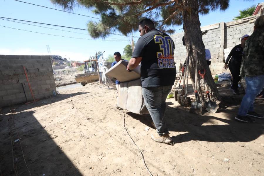 Agradece familia apoyo de Gobierno Municipal en limpieza de su casa
