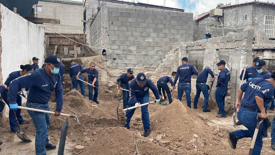 Cadetes de la Academia de Policía Municipal apoyan a damnificados por lluvias