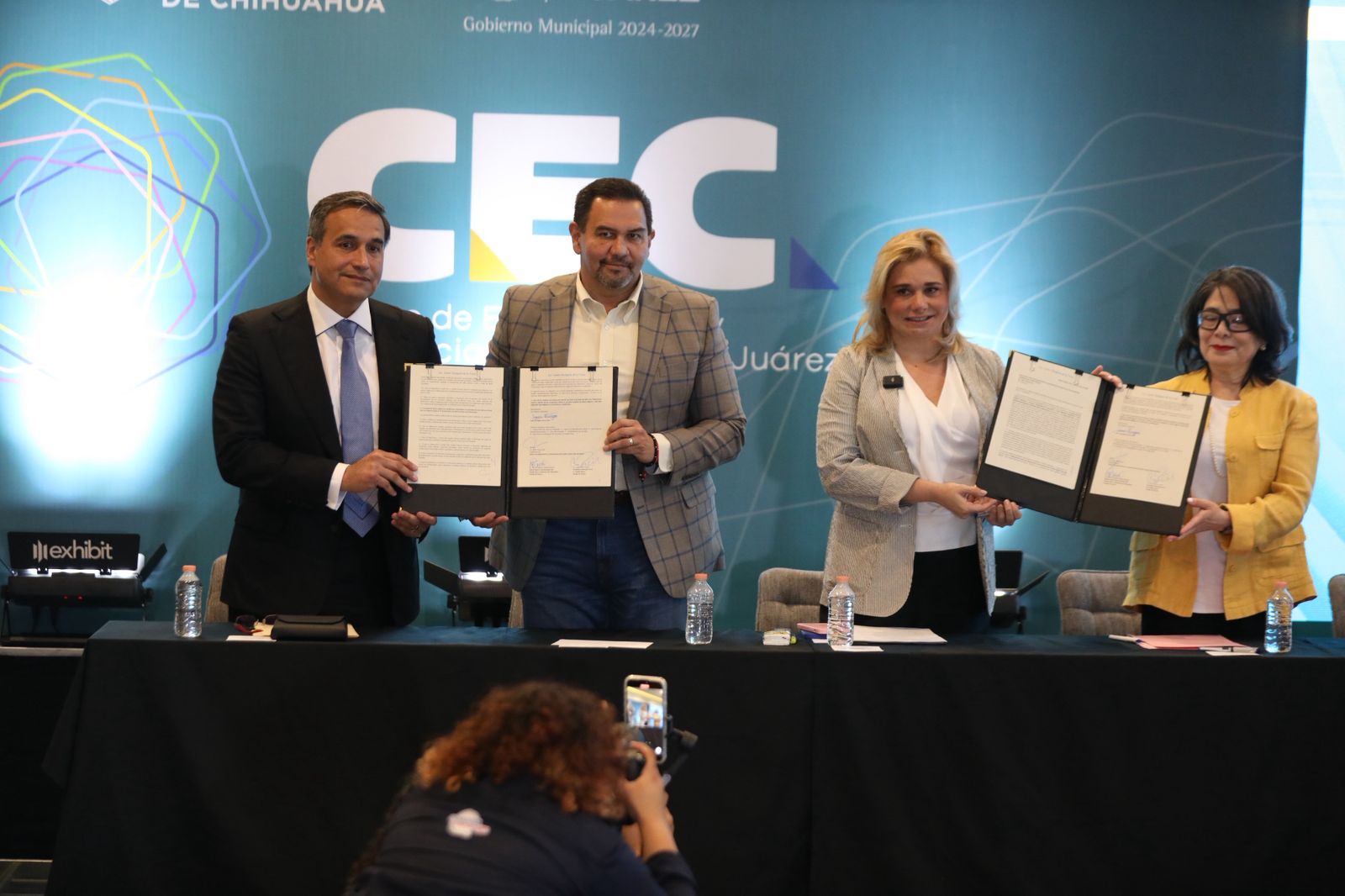 Avanza Juárez en la suma de esfuerzos para lograr la construcción del Centro de Convenciones.