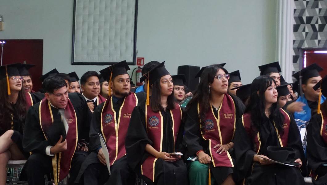 Egresan 163 profesionistas de la Universidad Tecnológica Paso del Norte