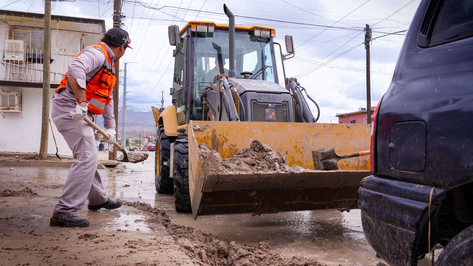 Sigue JMAS con acciones de limpieza de vialidades para prevenir mayores afectaciones por nuevas lluvias.