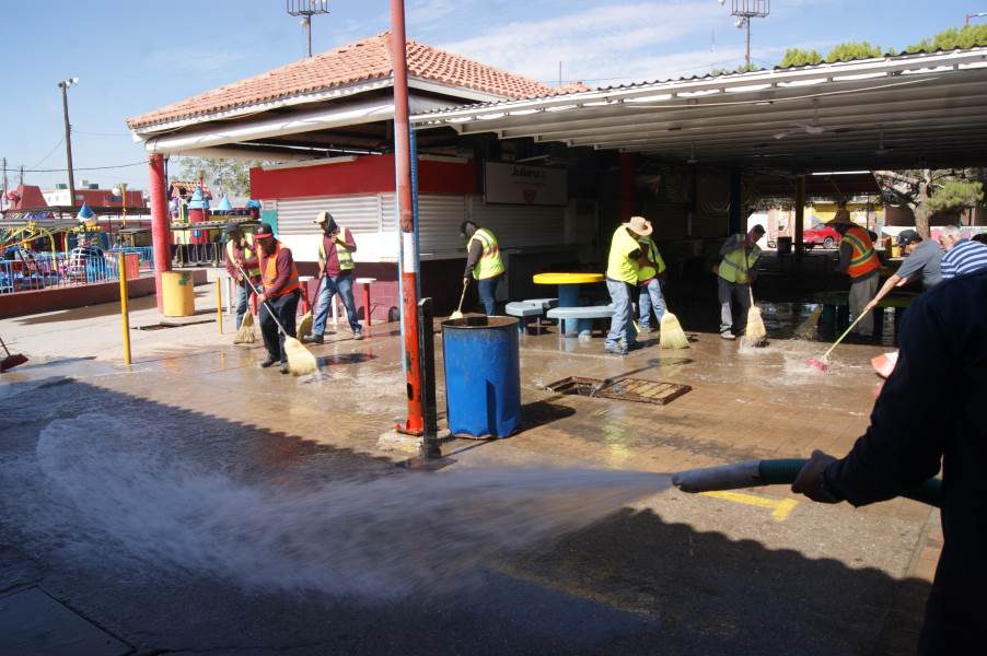 Llevan quinta jornada de limpieza al Parque Borunda con apoyo de comerciantes.
