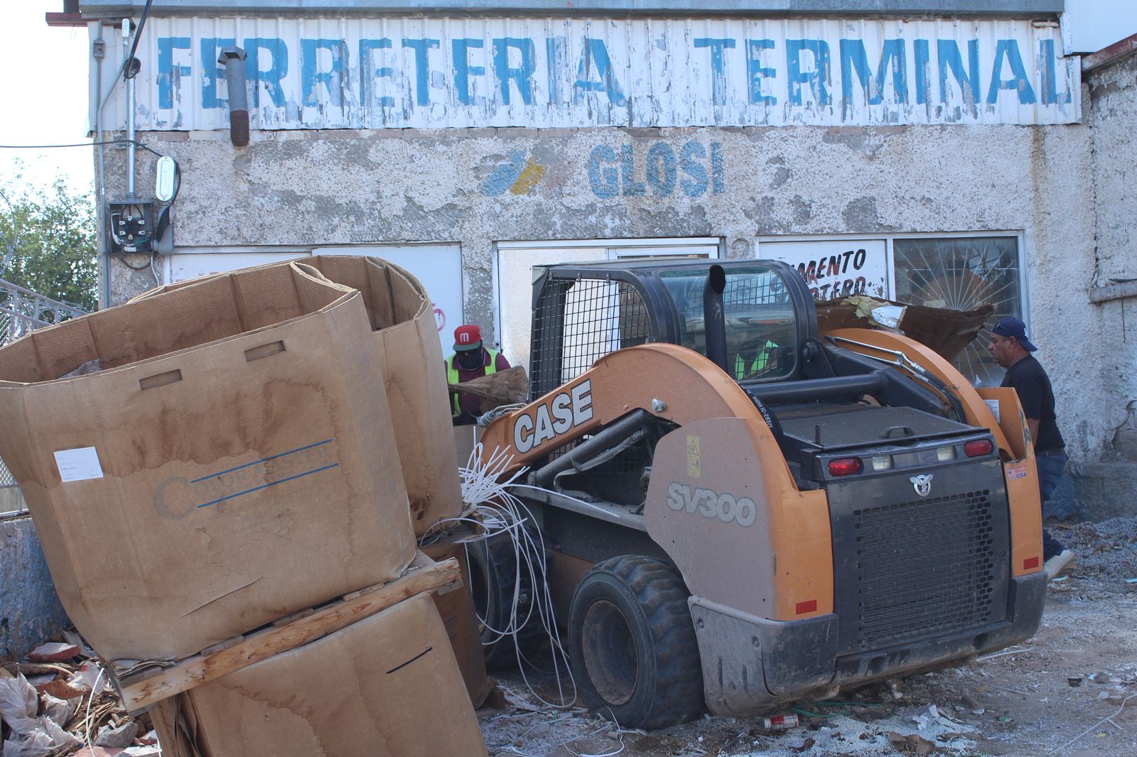 Retiran material peligroso de recicladora irregular durante operativo de reordenamiento.