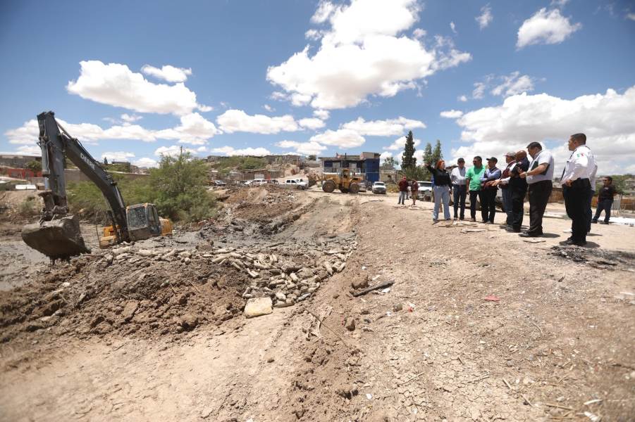 Municipio desazolva diques para prevenir inundaciones ante nuevas lluvias