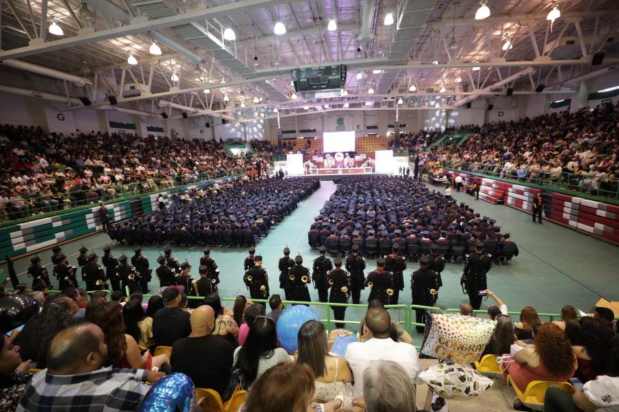 Gradúan 822 estudiantes del CBTIS 114; alcalde destaca el papel de la educación