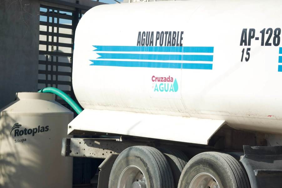 Supervisan programa de abastecimiento de agua en la colonia Avícola