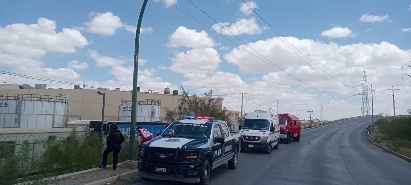 Rescatan a persona lesionada de un canal pluvial en la colonia 12 de Julio