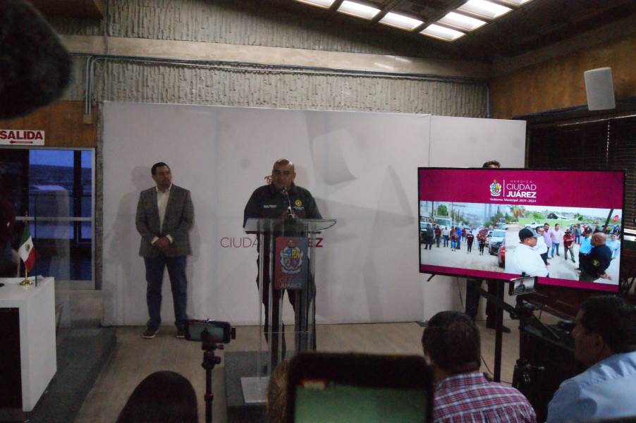 Aceptan familias reubicación a zonas seguras; crece el número de viviendas afectadas por inundaciones.