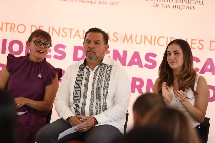 Entrega Presidente Municipal mobiliario a instancias de mujeres de 11 municipios de Chihuahua