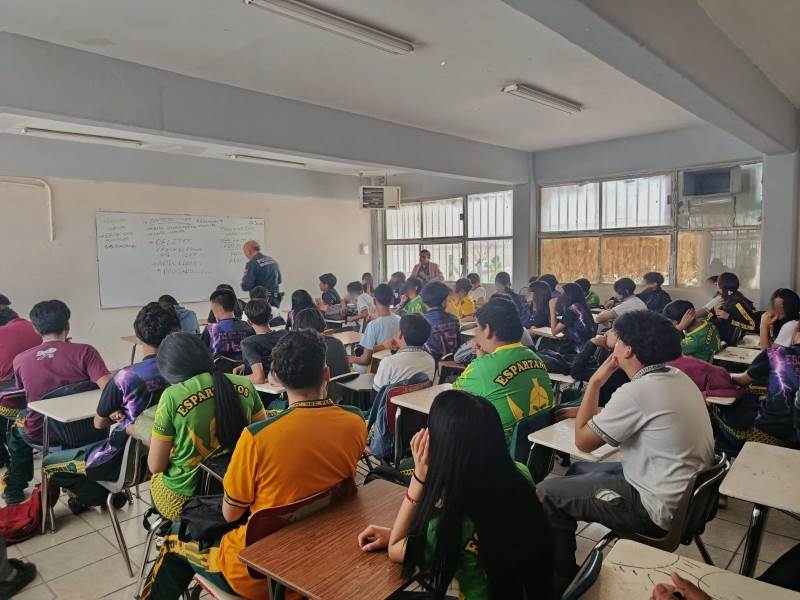 La SSPM imparte plática preventiva de Justicia Cívica en la Escuela Secundaria Federal #15