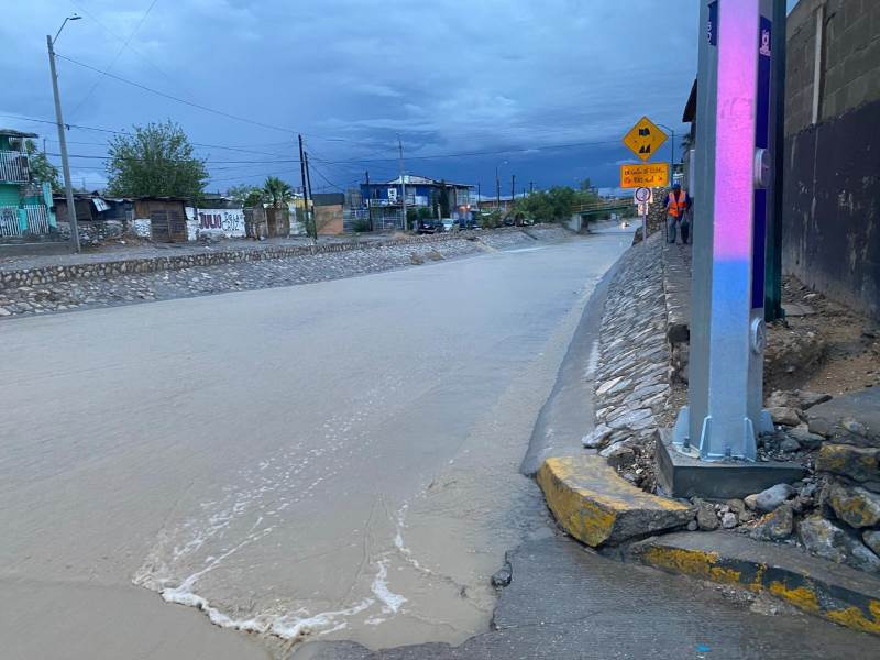 Refuerzan limpieza de tierra de arrastre y basura en calles principales.