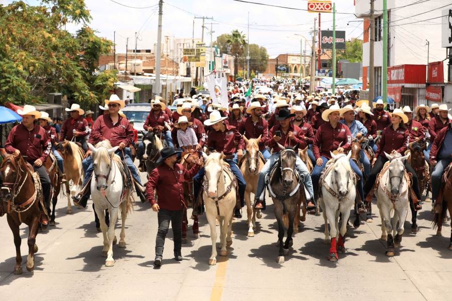 Abanderó Pérez Cuéllar Cierre de Cabalgata Villista 2024