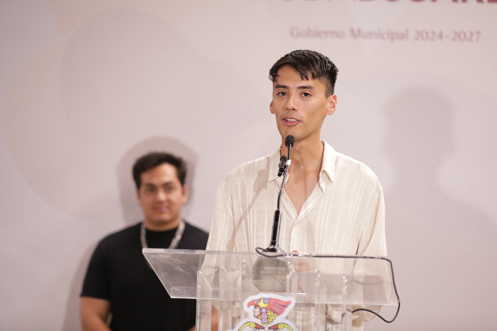 Invita municipio a jóvenes diseñadores a participar en festival de modas.