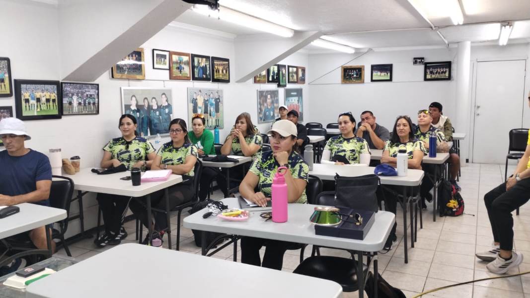 Inicia clínica de atletismo para docentes de educación física de la Zona Escolar 34