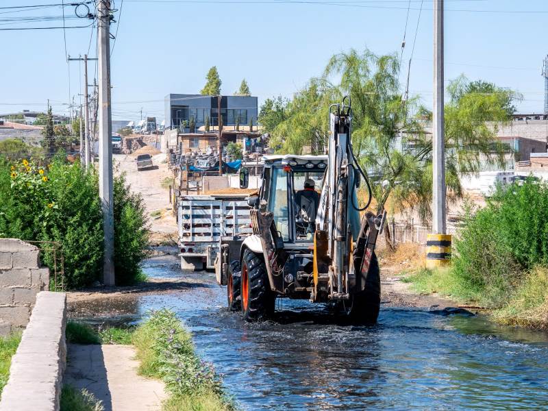 Retira JMAS taponamiento que provocó brote de aguas residuales en Las Arcadas