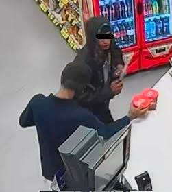 Detienen a tres hombres por robo con violencia y delitos contra la salud en Ciudad Juárez