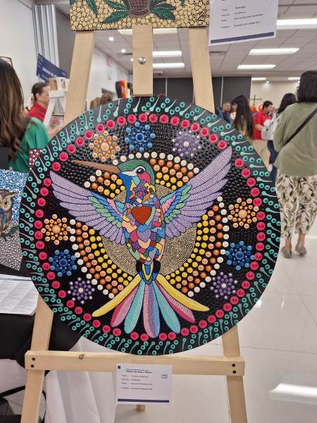 Presentan exposición de puntillismo alumnos del Centro Comunitario Fovissste Chamizal