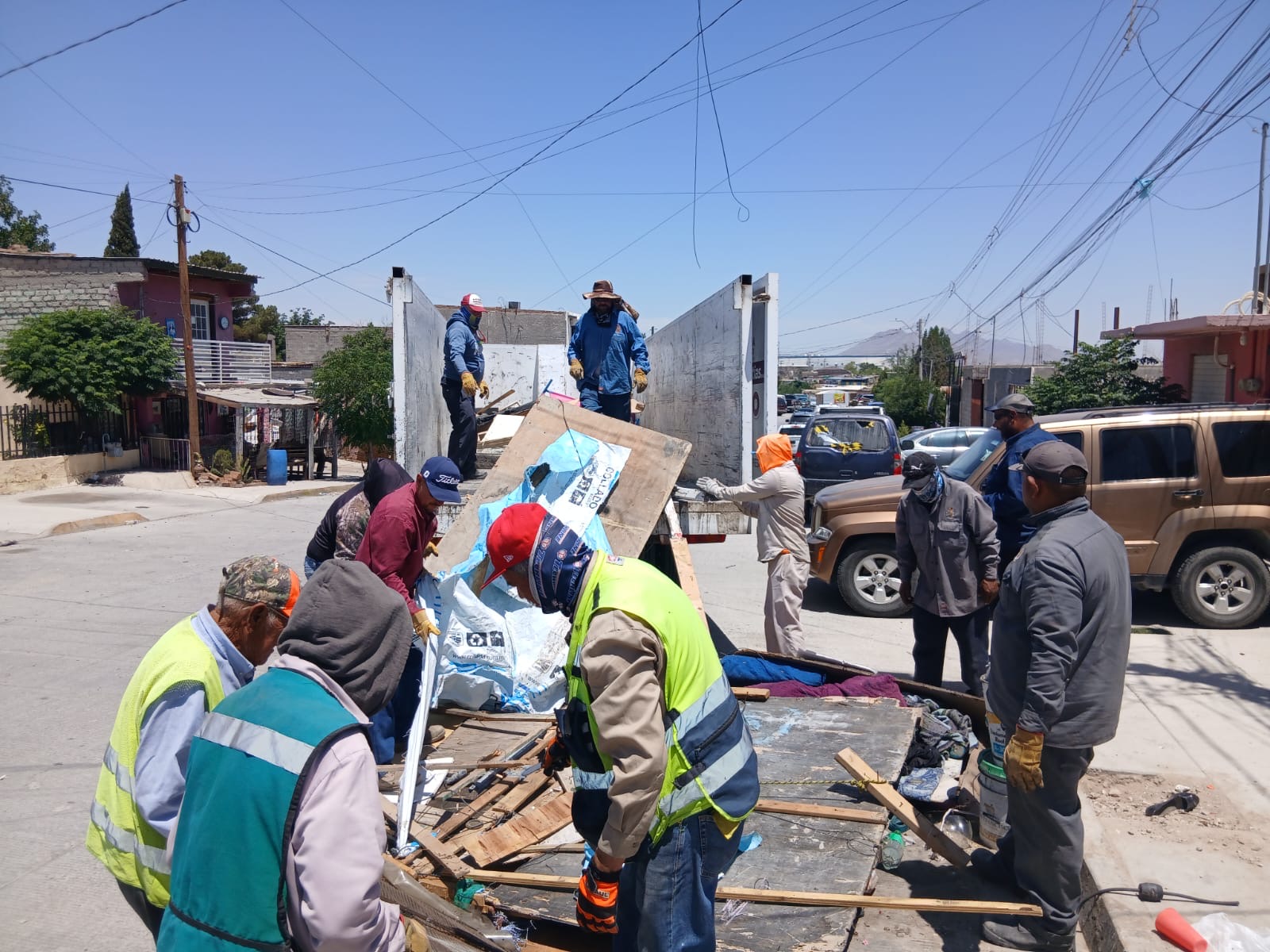 Demuelen construcción improvisada que ocupaba un carril en la colonia Independencia