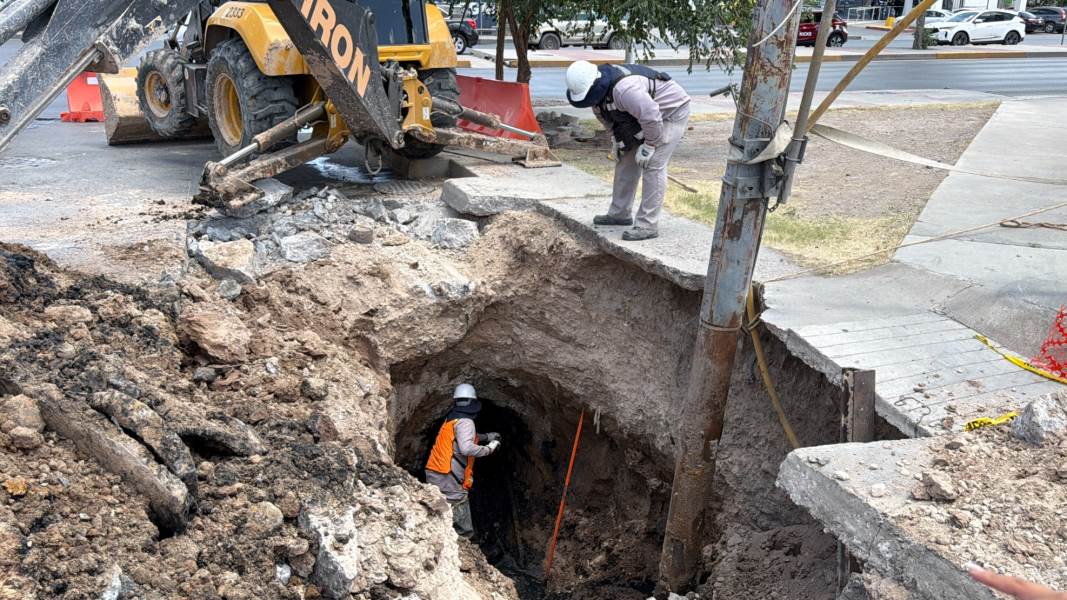 JMAS repara hundimiento en la colonia Infonavit Casas Grandes