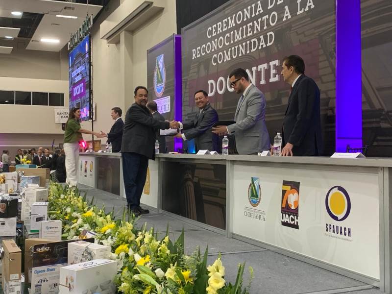 Reconoció la UACH a docentes por su trayectoria y compromiso académica
