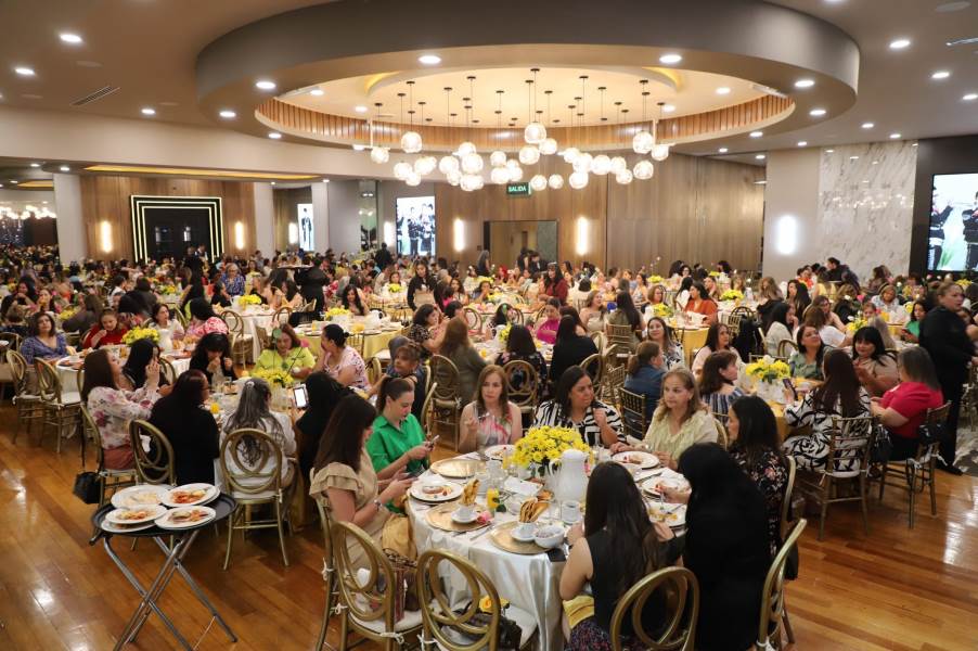UACJ celebra a 1,516 madres universitarias con desayuno conmemorativo