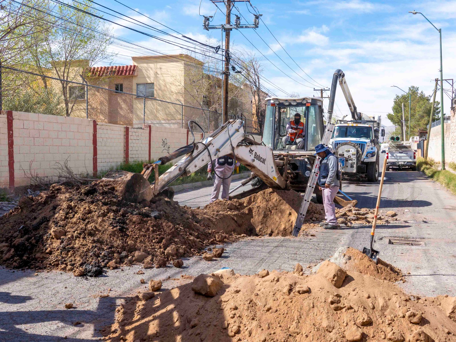 Inician obras para la reparación de 3 hundimientos.