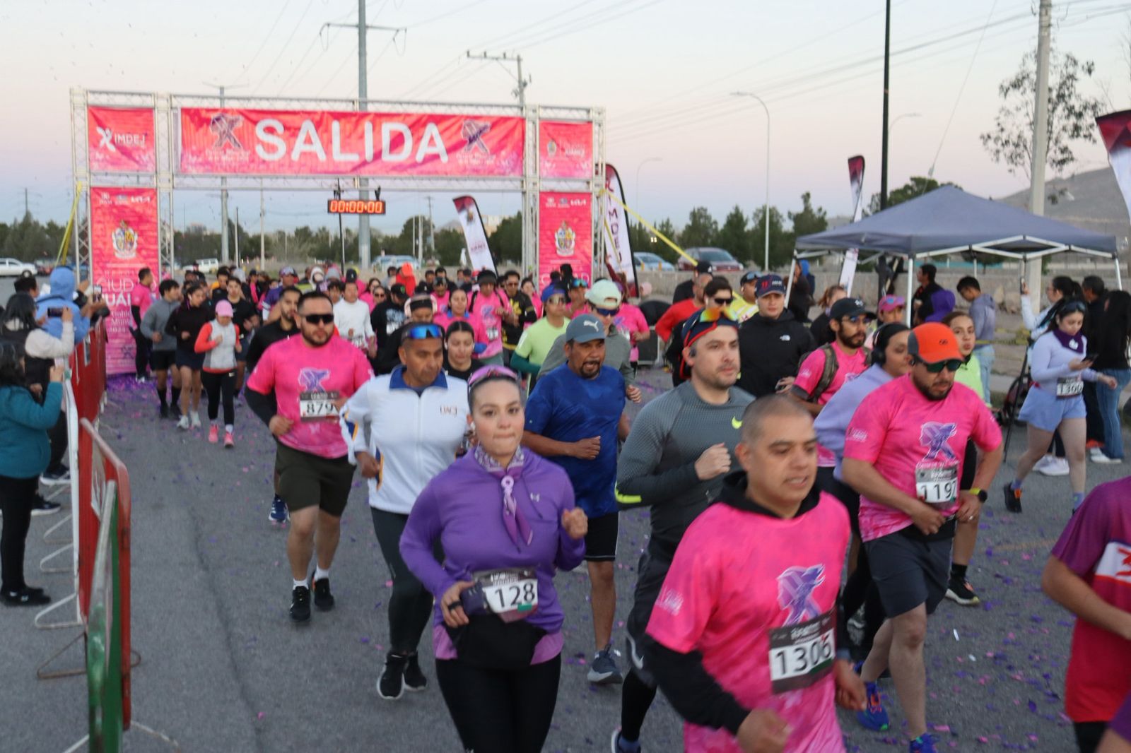 Celebran con éxito Carrera por el Día de la Mujer.