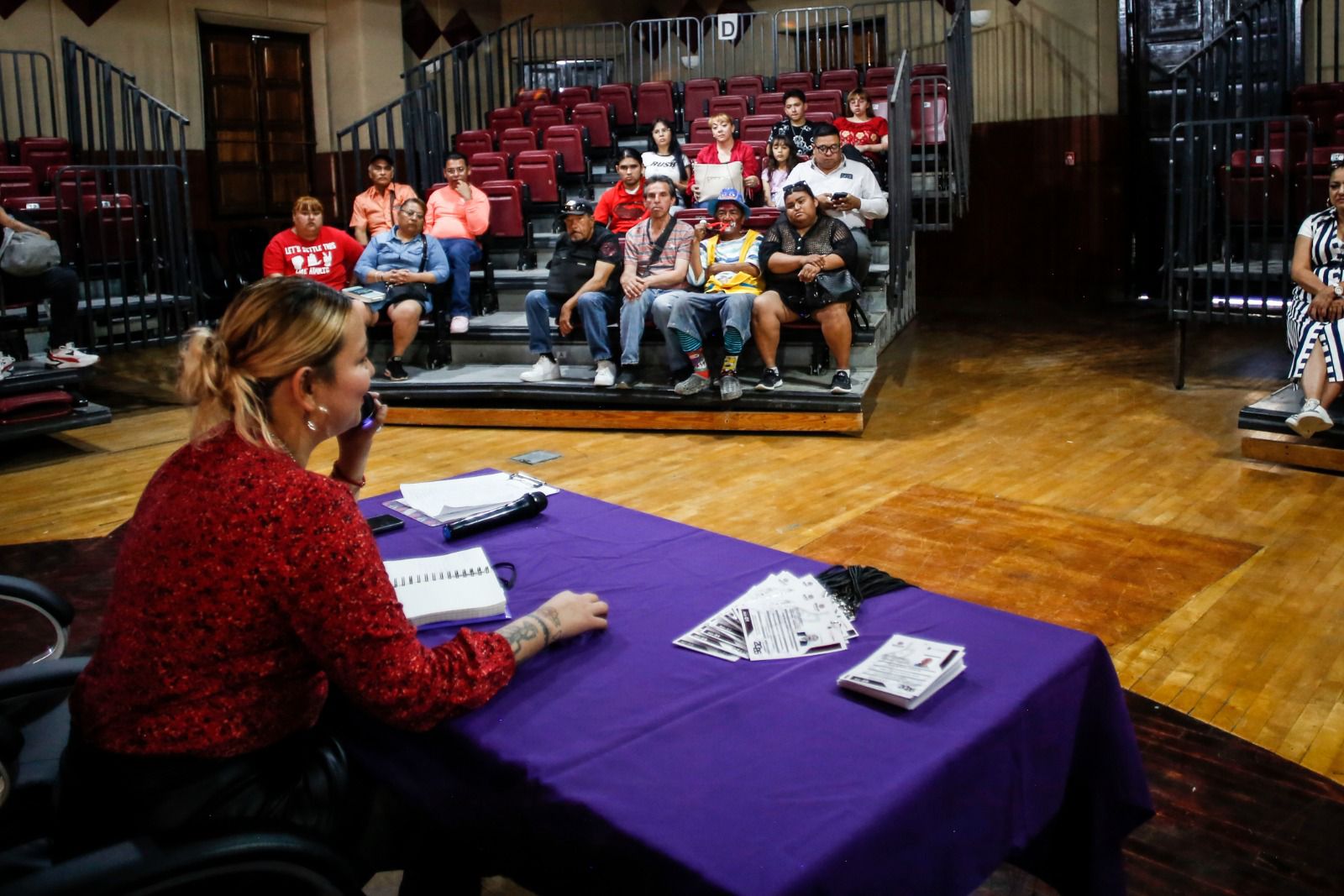 Entregan credenciales a artistas urbanos que exponen en la zona Centro.