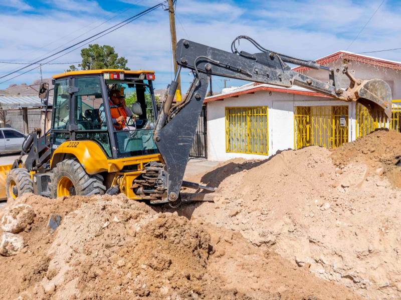 Fuga en línea de agua provoca suspensión temporal del suministro en Ciudad Juárez
