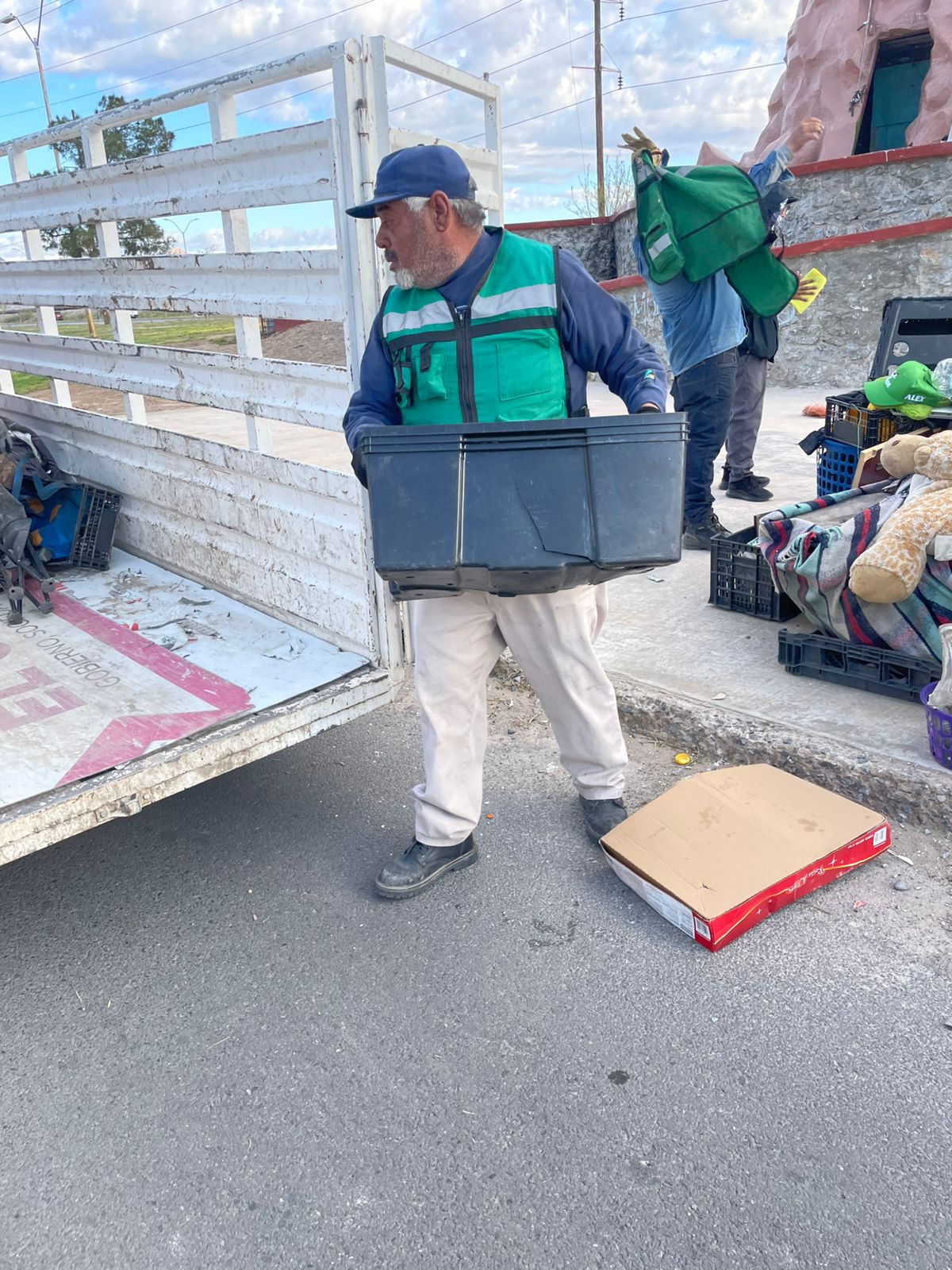 Atienden reporte ciudadano de acumulación de basura.