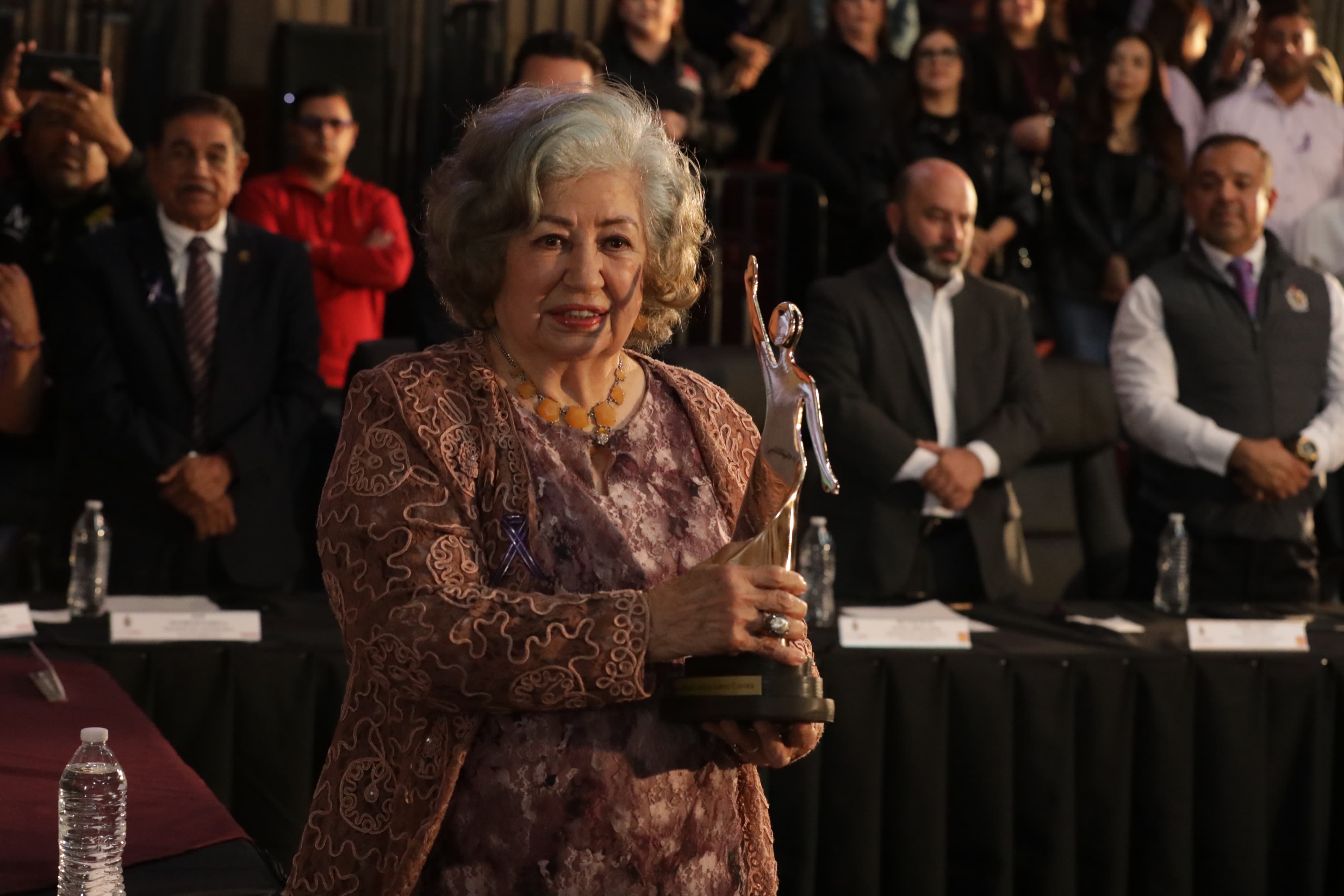 Recibe Mónica Alicia Juárez la Presea Kirá 2026.