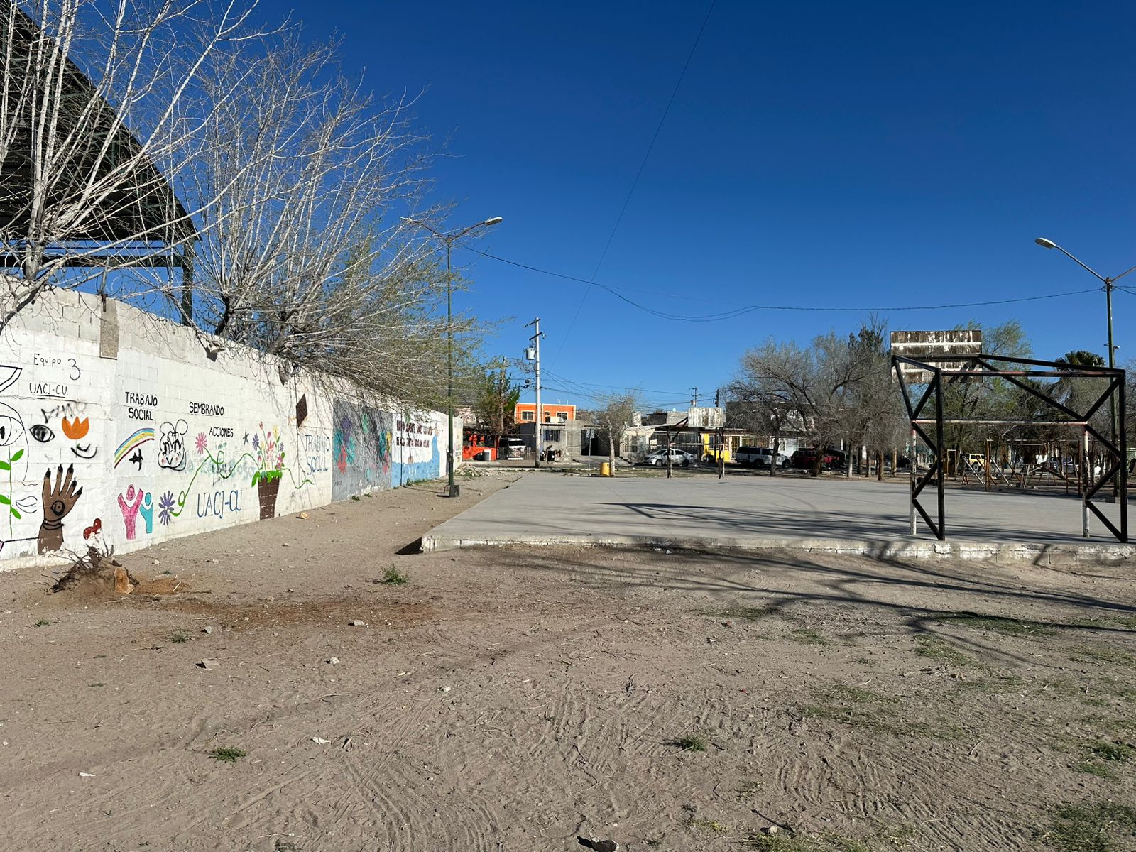 Dan mantenimiento y limpieza a espacio en colonia Terrenos Nacionales.
