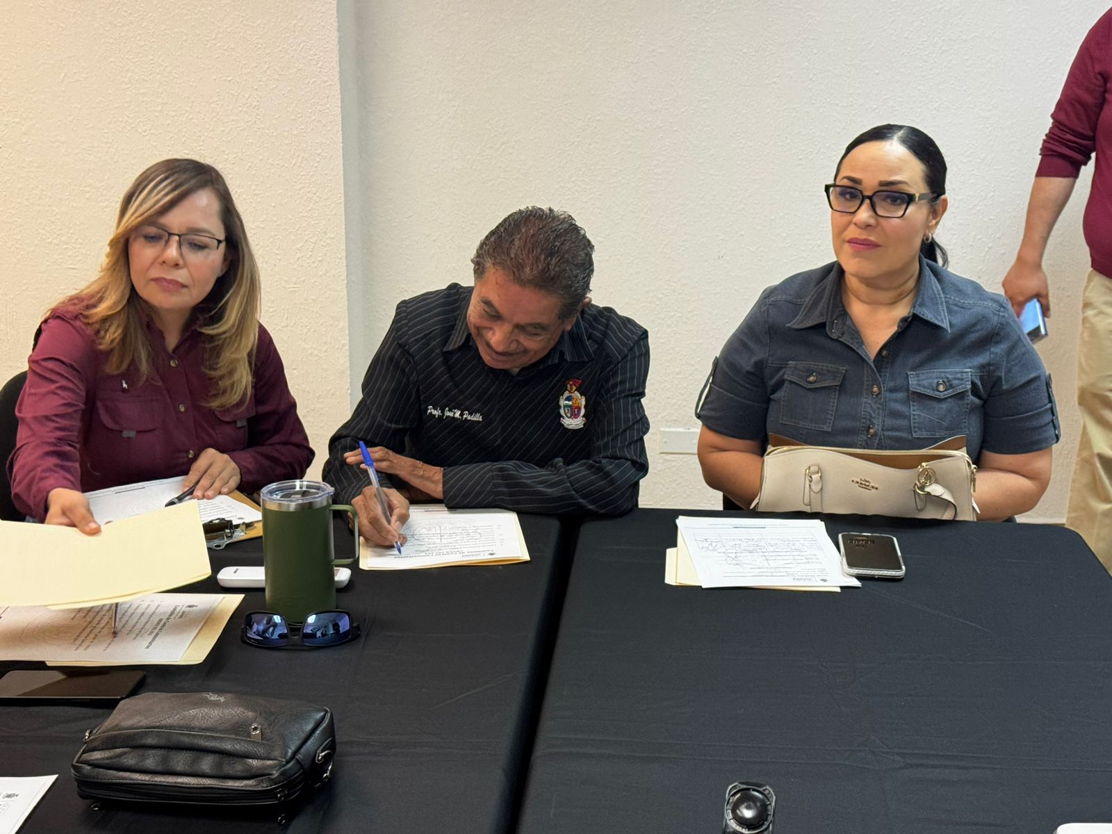 Revisan avances de programa de formación laboral.