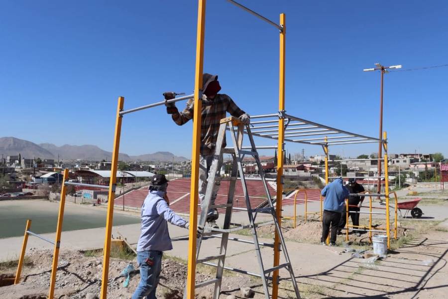 Avanza instalación de estaciones de calistenia en parques de Ciudad Juárez