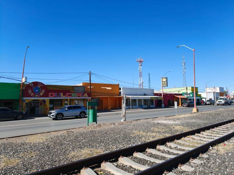 Entregan renovación de imagen urbana en Villa Ahumada mediante el programa “Rutas Mágicas de Color”