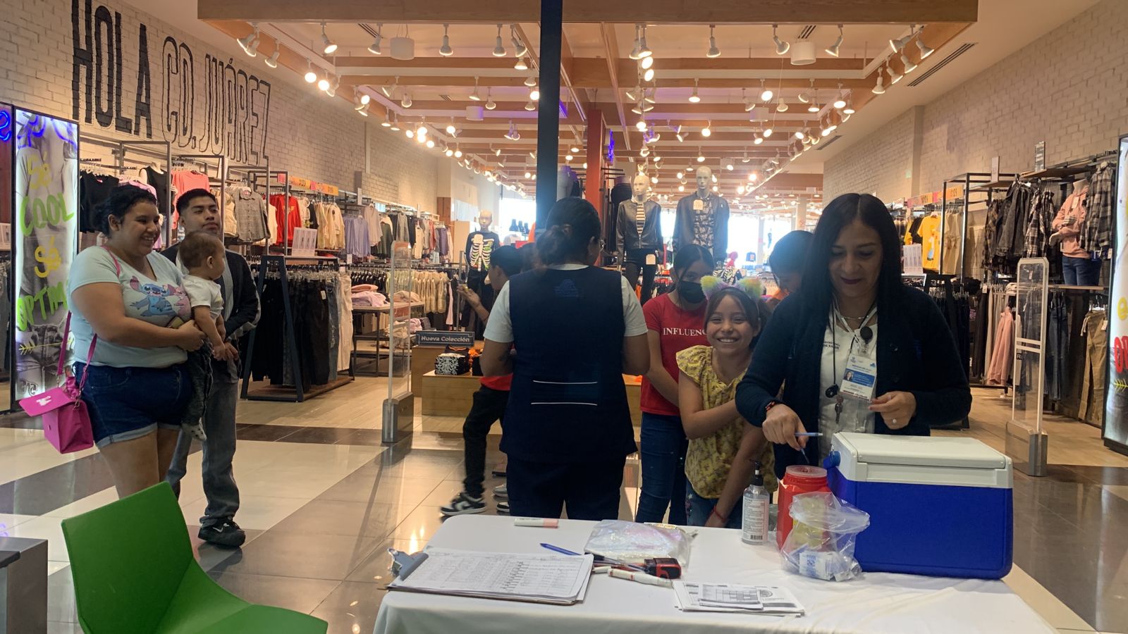 Anuncia CANACO jornada de vacunación en centros comerciales.