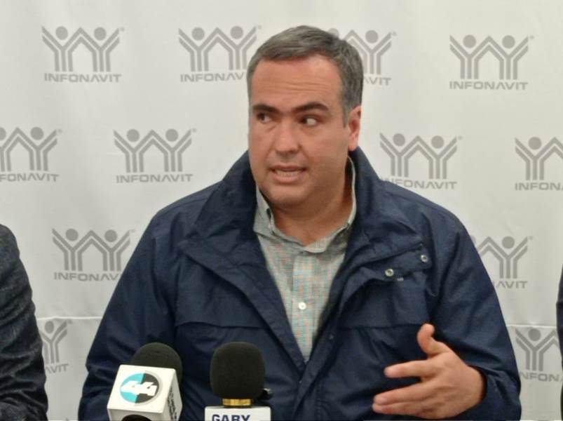 Llama INFONAVIT a conversión de creditos a pesos